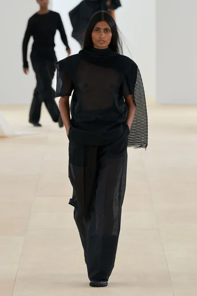 Look 30